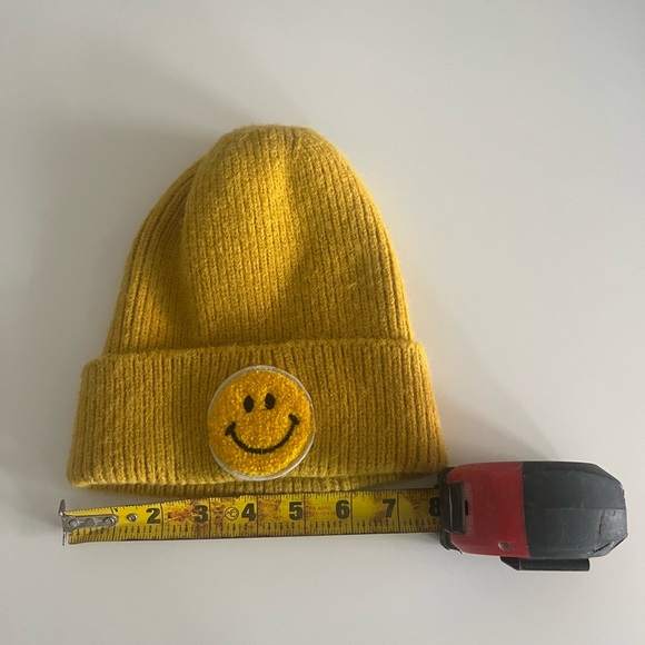 Smiley face yellow beanie - Picture 6 of 7